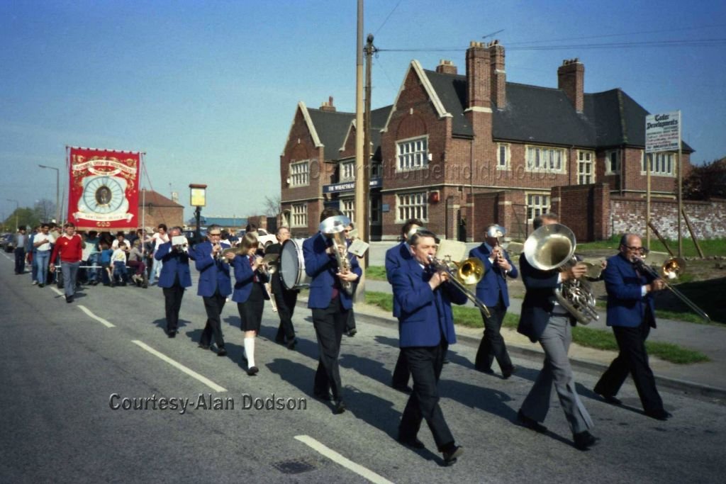 Markham Main Band Lead the Markham Main Miners & Banner